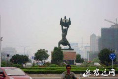 澳门威尼斯人网址：还城市以个性：江苏盐城“大铜马”雕塑将复位